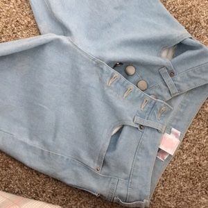 New. Won’t fit would like to sell to get money